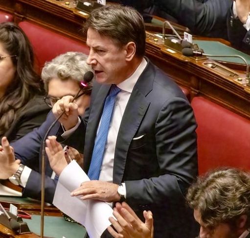 Salario Minimo Conte Pagina Triste Camera Battaglia Nel Paese