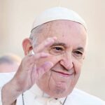 Il Papa: la guerra non perdona. In Palestina attacchi inumani